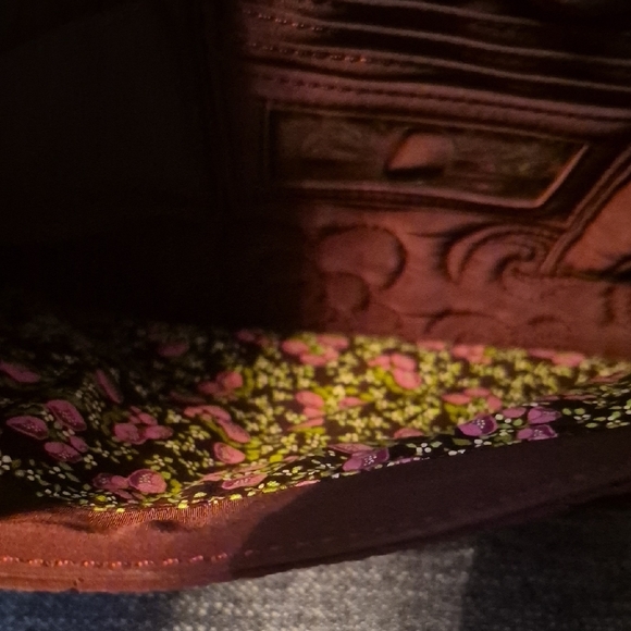 Vera Bradley Brown Laptop Bag with Embossed Floral Design - Picture 14 of 16